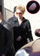 Бритни Спирс (Britney Spears) Made her way to the Commons shopping center in Calabasas January 4, 2011 - 13xHQ D4b186209829380